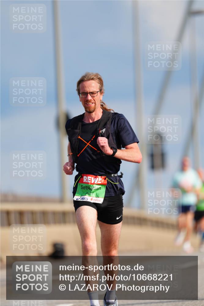03.10.2026 - Köhlbrandbrückenlauf LAZAROV Photography http://msf.ph/oto/10668221 03.10.2026 15:18:45 Position 1  meine-sportfotos.de