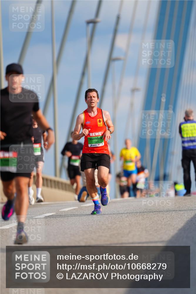 03.10.2026 - Köhlbrandbrückenlauf LAZAROV Photography http://msf.ph/oto/10668279 03.10.2026 15:18:56 Position 1 7871 meine-sportfotos.de