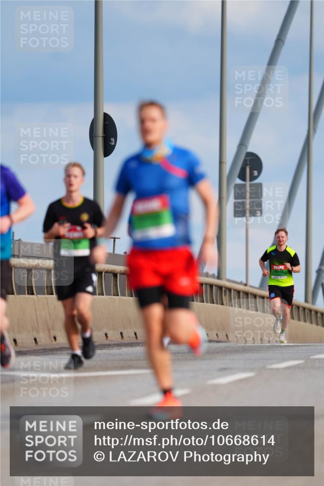 03.10.2026 - Köhlbrandbrückenlauf LAZAROV Photography http://msf.ph/oto/10668614 03.10.2026 15:20:07 Position 1  meine-sportfotos.de