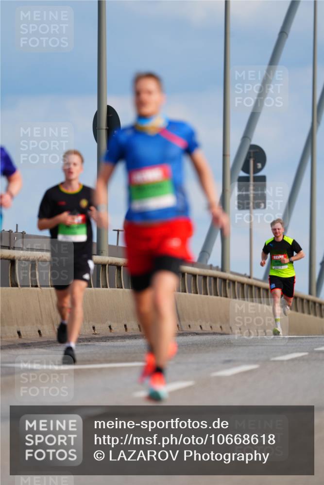 03.10.2026 - Köhlbrandbrückenlauf LAZAROV Photography http://msf.ph/oto/10668618 03.10.2026 15:20:08 Position 1  meine-sportfotos.de