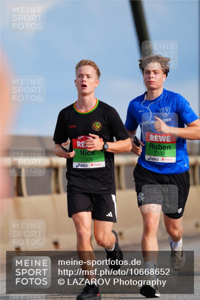 03.10.2026 - Köhlbrandbrückenlauf LAZAROV Photography http://msf.ph/oto/10668652 03.10.2026 15:20:13 Position 1 7338, 7337 meine-sportfotos.de