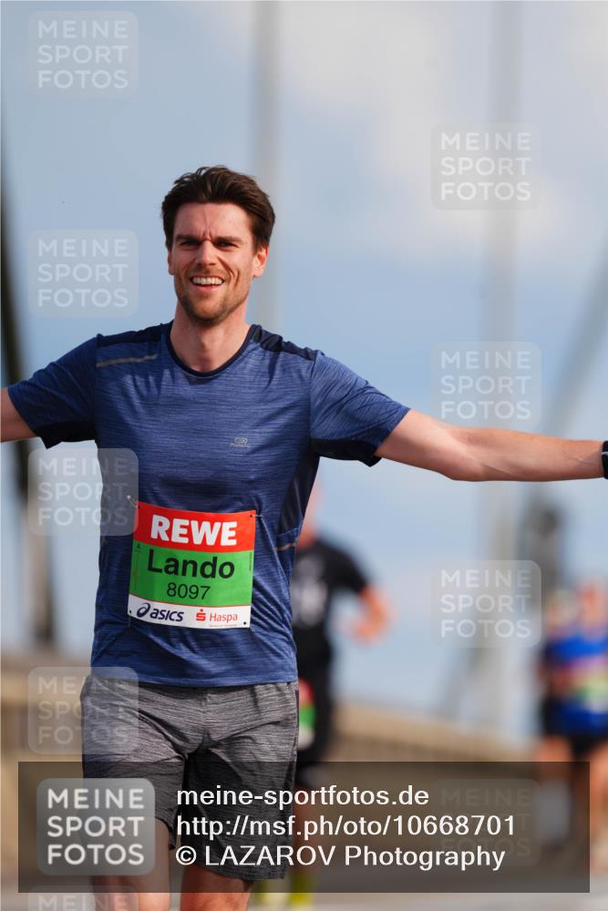 03.10.2026 - Köhlbrandbrückenlauf LAZAROV Photography http://msf.ph/oto/10668701 03.10.2026 15:20:22 Position 1 8097 meine-sportfotos.de
