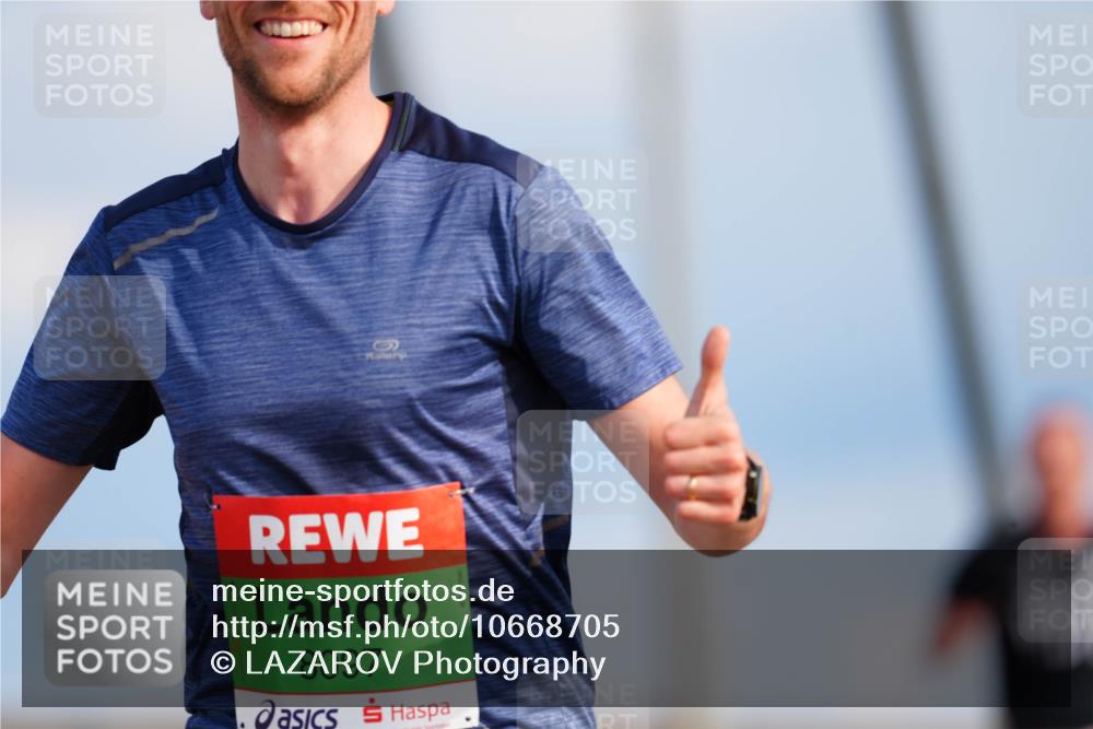 03.10.2026 - Köhlbrandbrückenlauf LAZAROV Photography http://msf.ph/oto/10668705 03.10.2026 15:20:24 Position 1 8097 meine-sportfotos.de