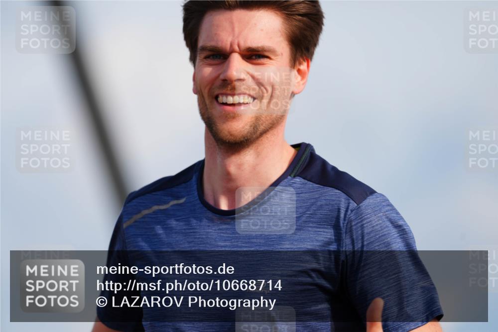 03.10.2026 - Köhlbrandbrückenlauf LAZAROV Photography http://msf.ph/oto/10668714 03.10.2026 15:20:25 Position 1  meine-sportfotos.de