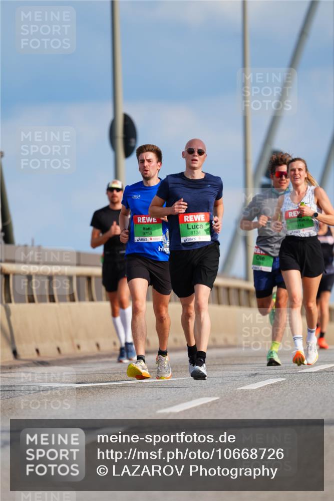 03.10.2026 - Köhlbrandbrückenlauf LAZAROV Photography http://msf.ph/oto/10668726 03.10.2026 15:20:28 Position 1 8134, 9759, 8118 meine-sportfotos.de