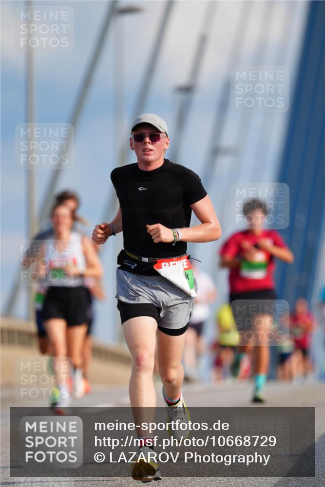 03.10.2026 - Köhlbrandbrückenlauf LAZAROV Photography http://msf.ph/oto/10668729 03.10.2026 15:20:29 Position 1  meine-sportfotos.de