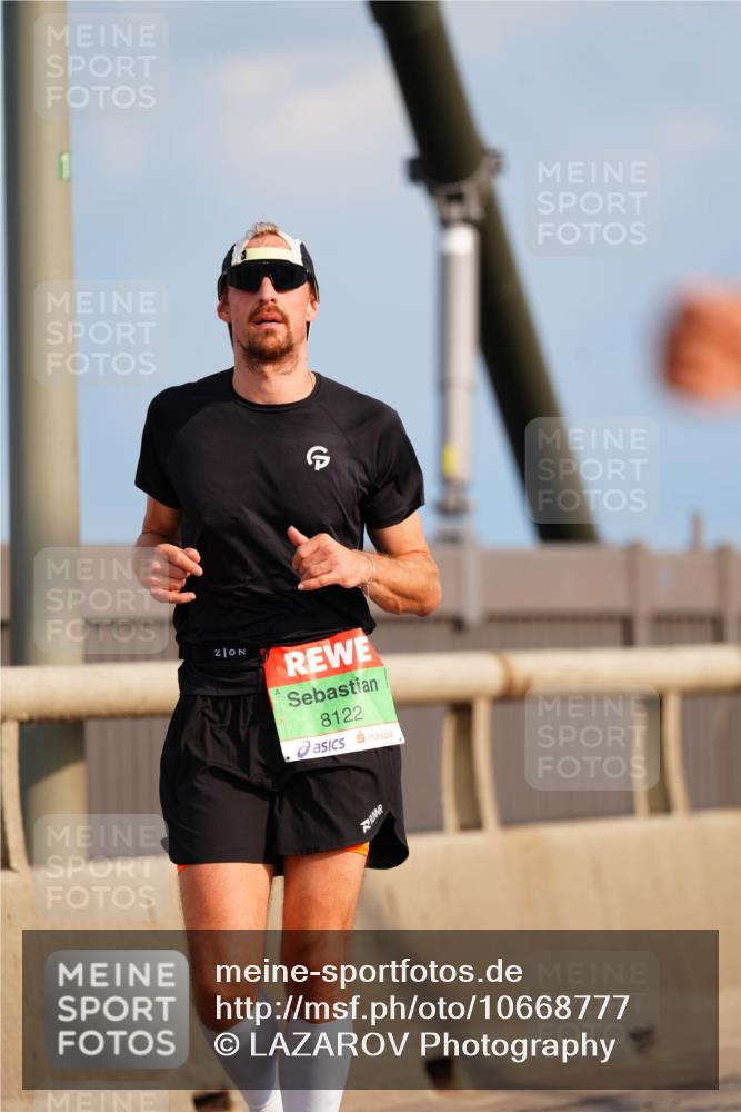 03.10.2026 - Köhlbrandbrückenlauf LAZAROV Photography http://msf.ph/oto/10668777 03.10.2026 15:20:39 Position 1 1, 8122 meine-sportfotos.de