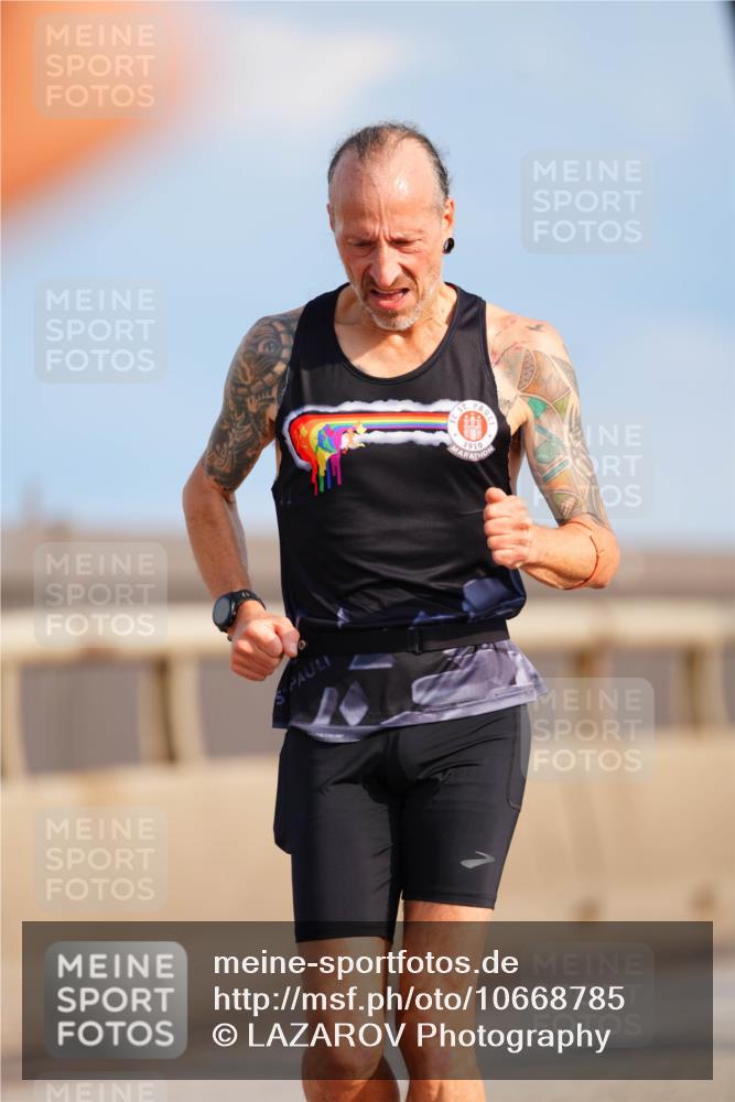03.10.2026 - Köhlbrandbrückenlauf LAZAROV Photography http://msf.ph/oto/10668785 03.10.2026 15:20:41 Position 1 1910 meine-sportfotos.de