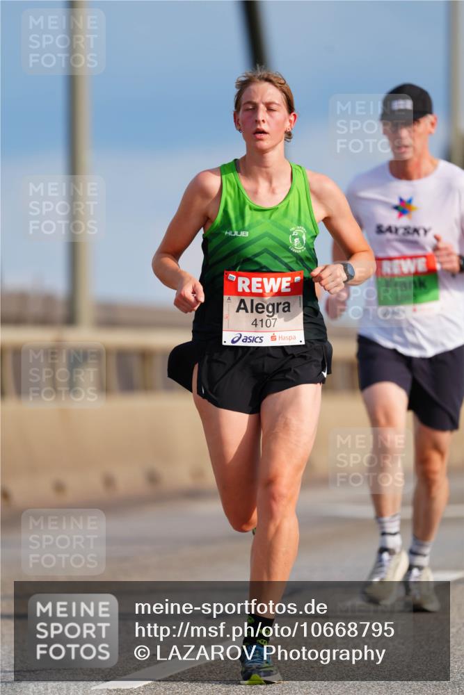 03.10.2026 - Köhlbrandbrückenlauf LAZAROV Photography http://msf.ph/oto/10668795 03.10.2026 15:20:43 Position 1 4107 meine-sportfotos.de