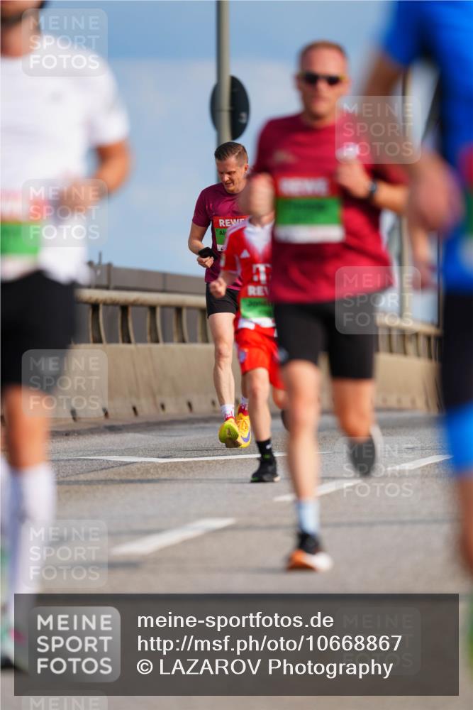 03.10.2026 - Köhlbrandbrückenlauf LAZAROV Photography http://msf.ph/oto/10668867 03.10.2026 15:20:53 Position 1  meine-sportfotos.de