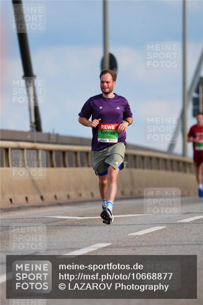 03.10.2026 - Köhlbrandbrückenlauf LAZAROV Photography http://msf.ph/oto/10668877 03.10.2026 15:20:58 Position 1 7994 meine-sportfotos.de