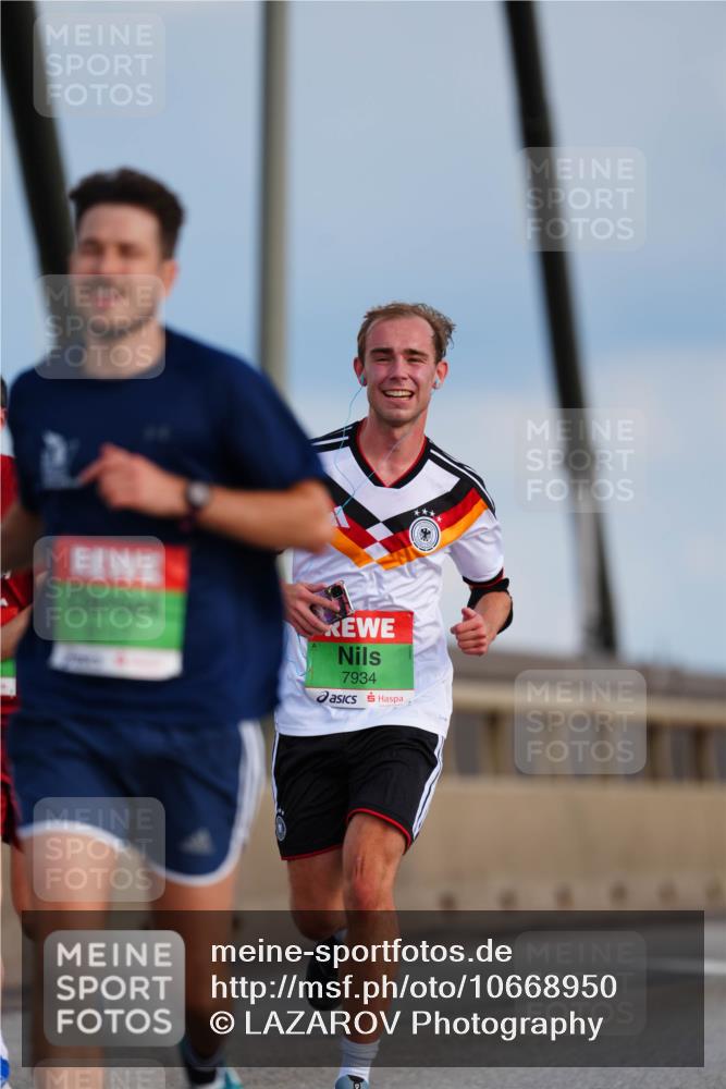 03.10.2026 - Köhlbrandbrückenlauf LAZAROV Photography http://msf.ph/oto/10668950 03.10.2026 15:21:10 Position 1 7934 meine-sportfotos.de