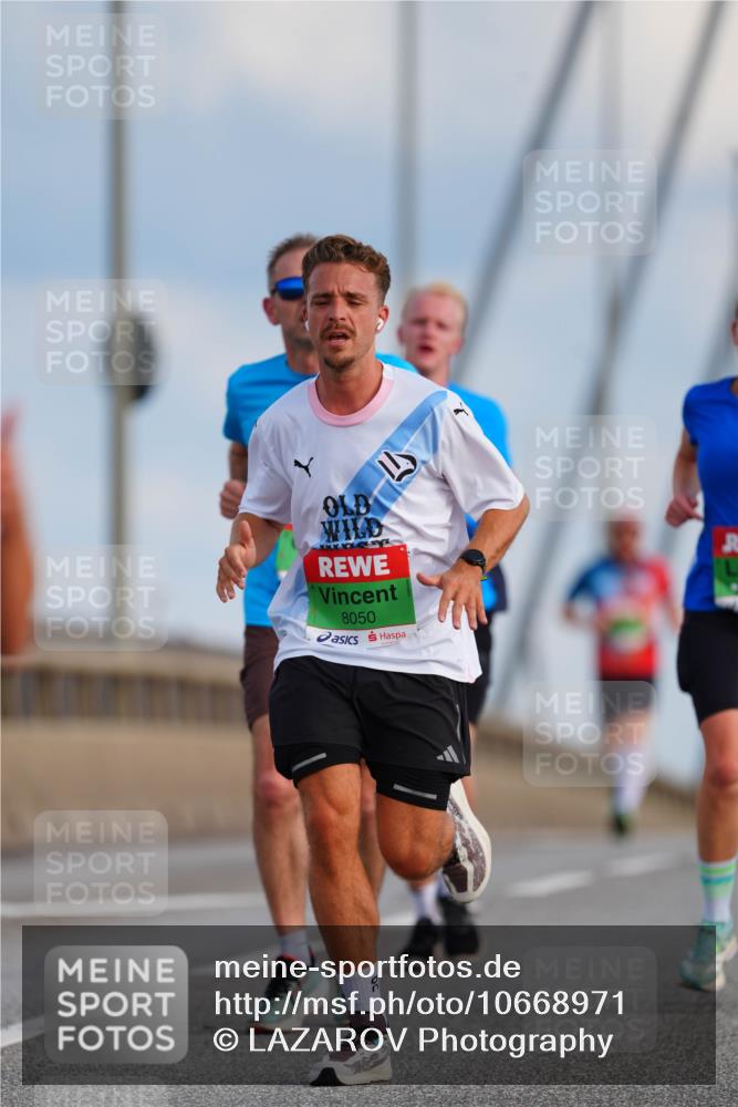 03.10.2026 - Köhlbrandbrückenlauf LAZAROV Photography http://msf.ph/oto/10668971 03.10.2026 15:21:14 Position 1 8050, 60 meine-sportfotos.de