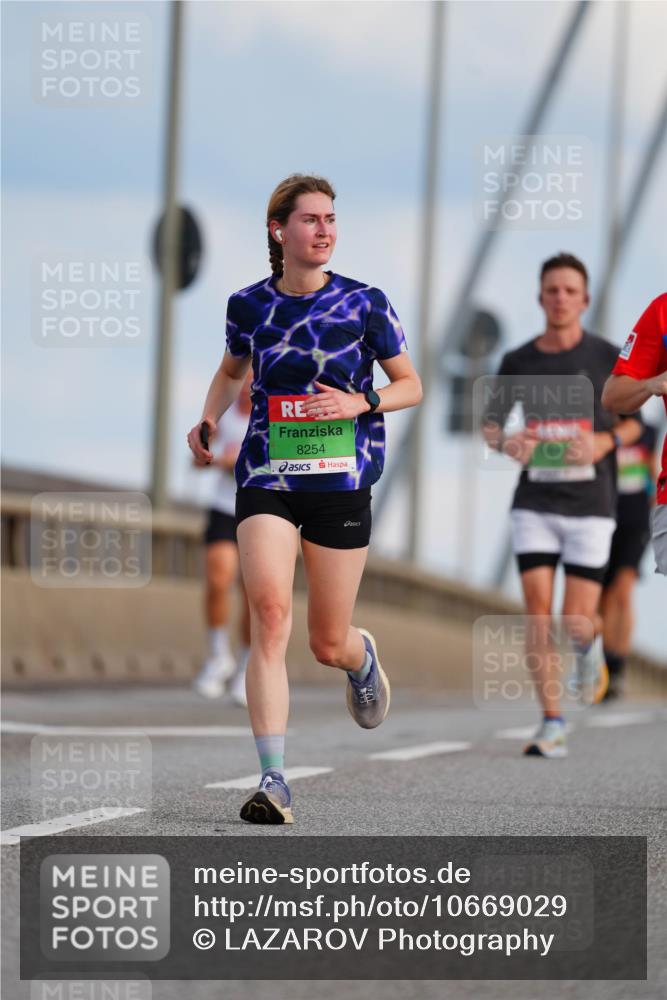 03.10.2026 - Köhlbrandbrückenlauf LAZAROV Photography http://msf.ph/oto/10669029 03.10.2026 15:21:26 Position 1 8254 meine-sportfotos.de