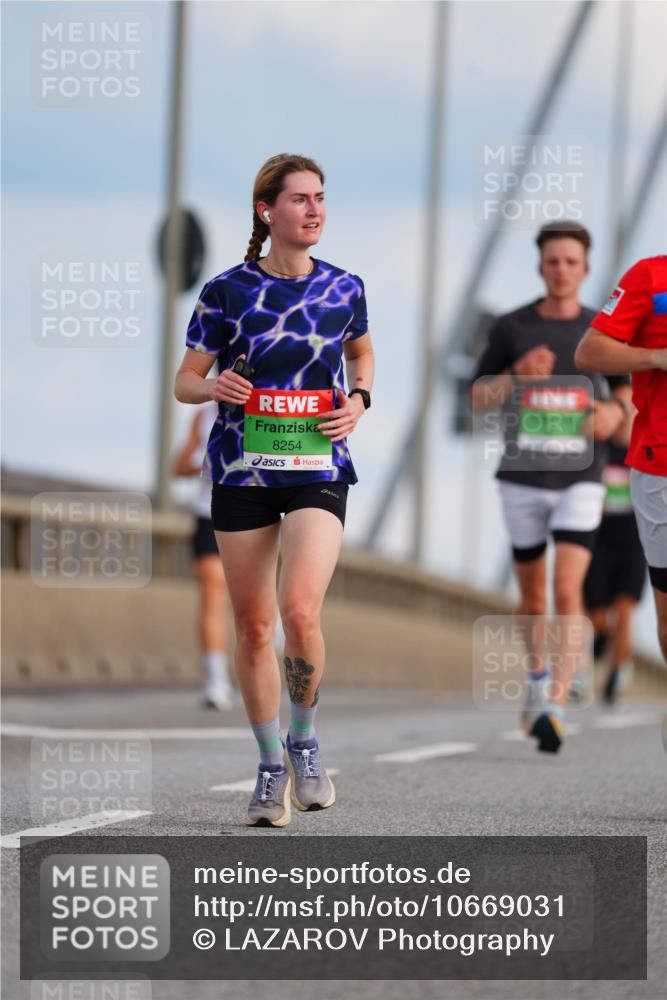 03.10.2026 - Köhlbrandbrückenlauf LAZAROV Photography http://msf.ph/oto/10669031 03.10.2026 15:21:27 Position 1 8254 meine-sportfotos.de