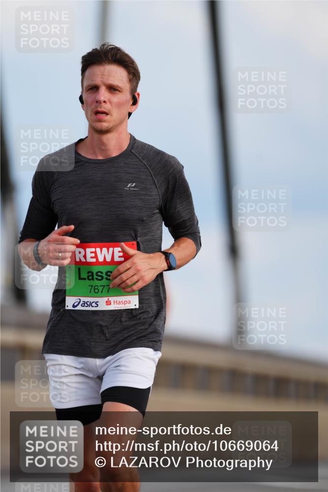 03.10.2026 - Köhlbrandbrückenlauf LAZAROV Photography http://msf.ph/oto/10669064 03.10.2026 15:21:33 Position 1 7677 meine-sportfotos.de