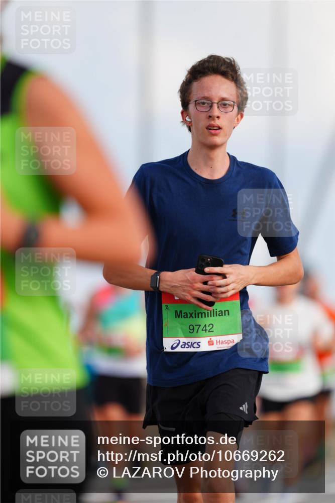 03.10.2026 - Köhlbrandbrückenlauf LAZAROV Photography http://msf.ph/oto/10669262 03.10.2026 15:22:08 Position 1 9742 meine-sportfotos.de