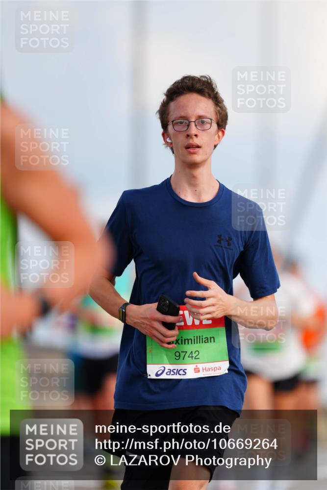 03.10.2026 - Köhlbrandbrückenlauf LAZAROV Photography http://msf.ph/oto/10669264 03.10.2026 15:22:08 Position 1 9742 meine-sportfotos.de