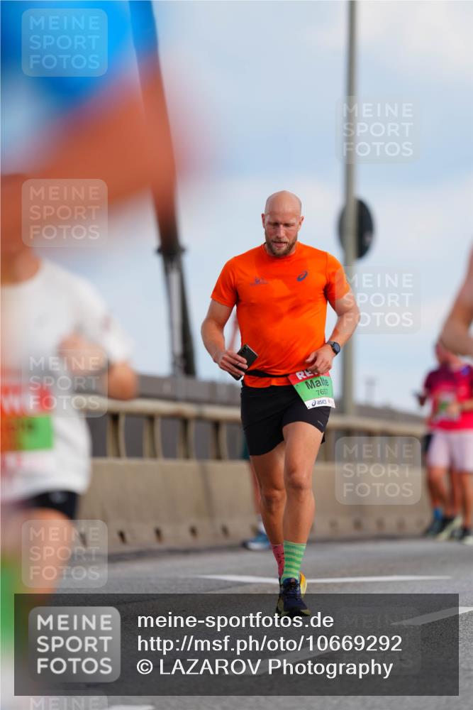 03.10.2026 - Köhlbrandbrückenlauf LAZAROV Photography http://msf.ph/oto/10669292 03.10.2026 15:22:13 Position 1 7657 meine-sportfotos.de