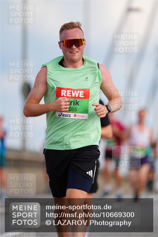 03.10.2026 - Köhlbrandbrückenlauf LAZAROV Photography http://msf.ph/oto/10669300 03.10.2026 15:22:14 Position 1 2, 085 meine-sportfotos.de