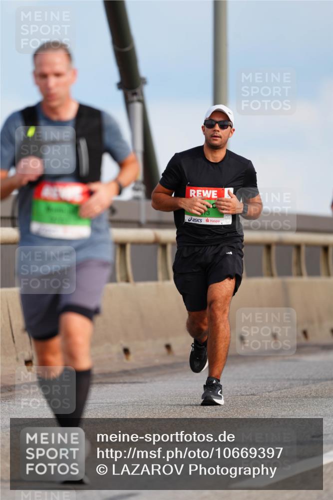 03.10.2026 - Köhlbrandbrückenlauf LAZAROV Photography http://msf.ph/oto/10669397 03.10.2026 15:22:29 Position 1  meine-sportfotos.de