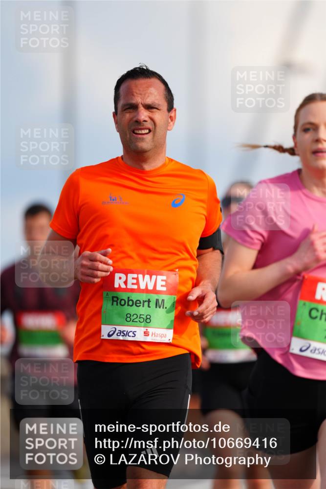 03.10.2026 - Köhlbrandbrückenlauf LAZAROV Photography http://msf.ph/oto/10669416 03.10.2026 15:22:32 Position 1 8258 meine-sportfotos.de
