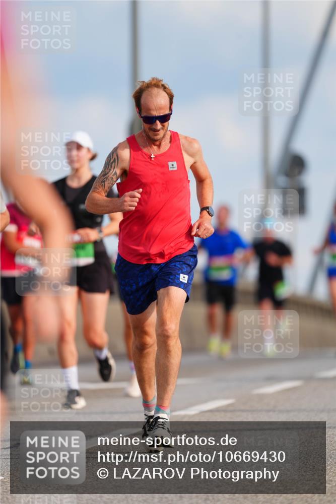 03.10.2026 - Köhlbrandbrückenlauf LAZAROV Photography http://msf.ph/oto/10669430 03.10.2026 15:22:34 Position 1  meine-sportfotos.de