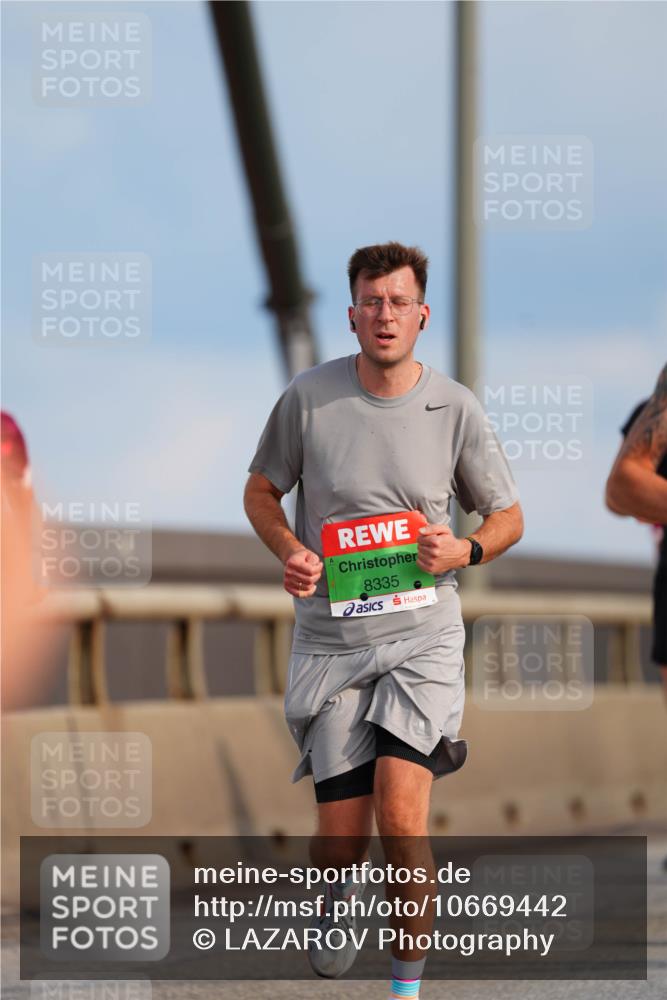 03.10.2026 - Köhlbrandbrückenlauf LAZAROV Photography http://msf.ph/oto/10669442 03.10.2026 15:22:36 Position 1 8335 meine-sportfotos.de