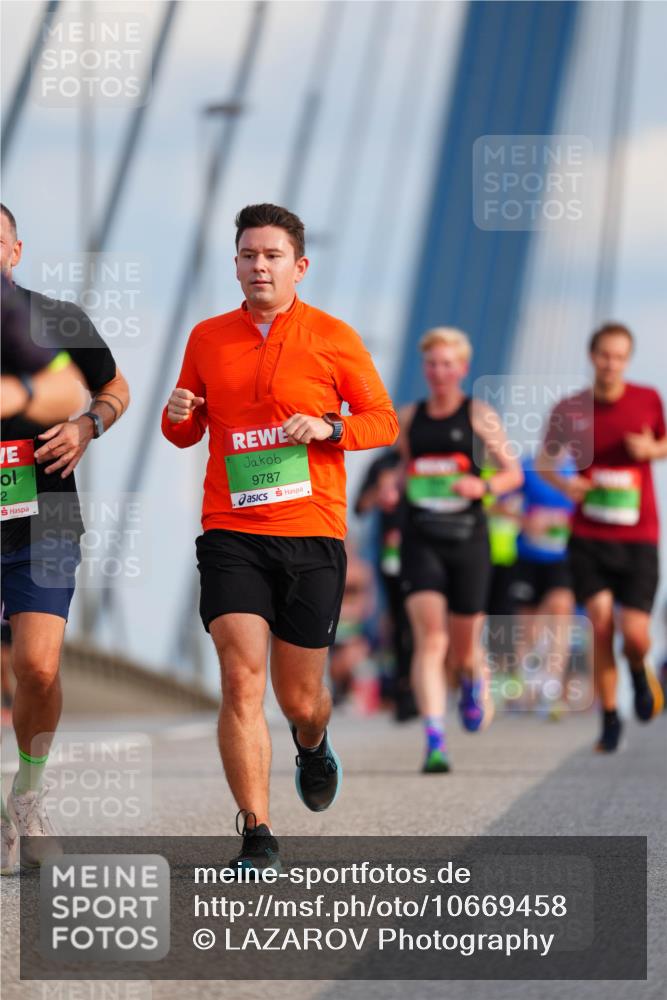 03.10.2026 - Köhlbrandbrückenlauf LAZAROV Photography http://msf.ph/oto/10669458 03.10.2026 15:22:39 Position 1 9787 meine-sportfotos.de