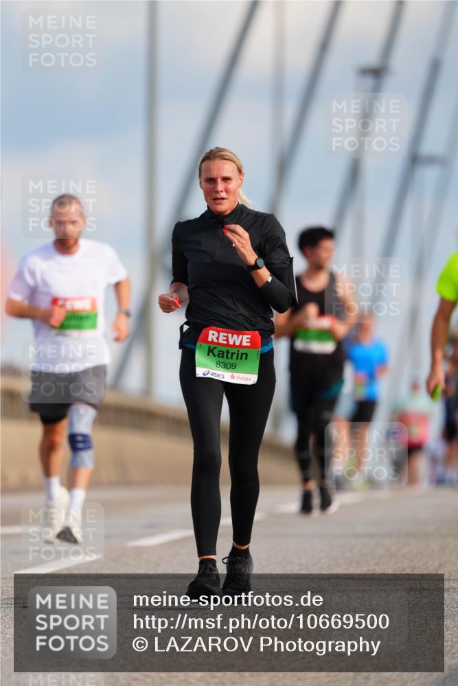 03.10.2026 - Köhlbrandbrückenlauf LAZAROV Photography http://msf.ph/oto/10669500 03.10.2026 15:22:49 Position 1 8309 meine-sportfotos.de