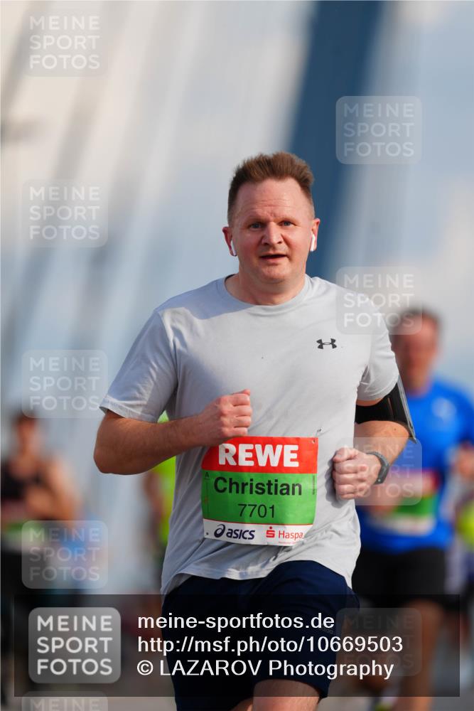 03.10.2026 - Köhlbrandbrückenlauf LAZAROV Photography http://msf.ph/oto/10669503 03.10.2026 15:22:50 Position 1 7701 meine-sportfotos.de