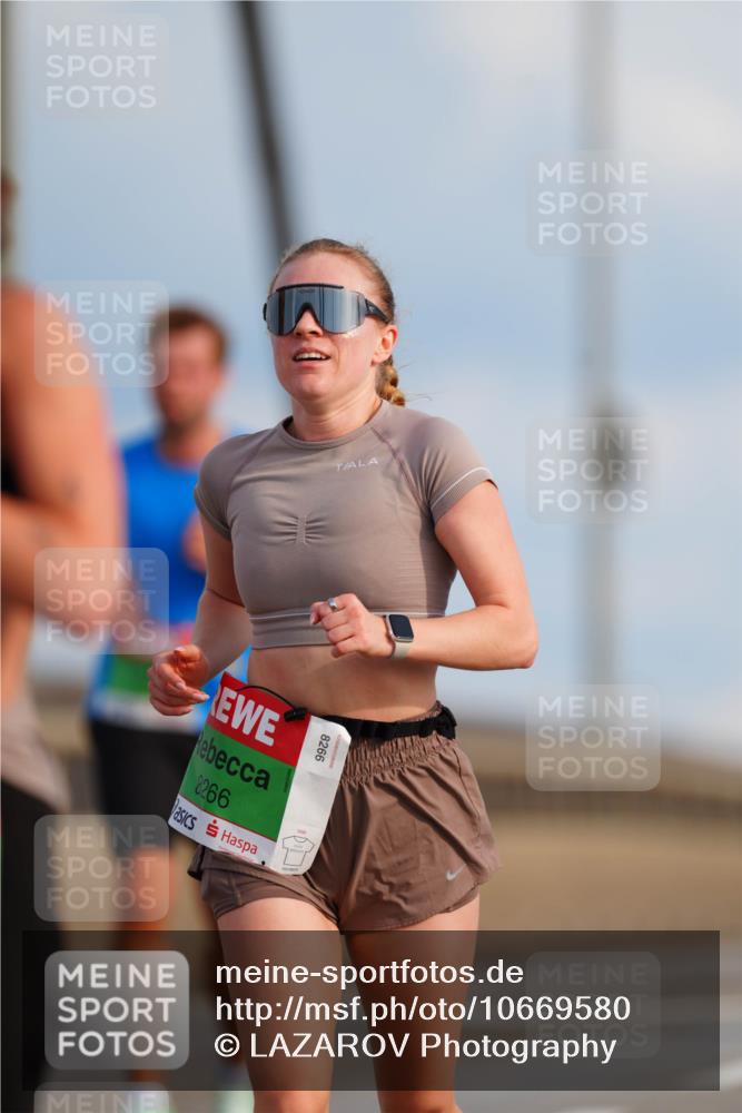 03.10.2026 - Köhlbrandbrückenlauf LAZAROV Photography http://msf.ph/oto/10669580 03.10.2026 15:23:04 Position 1 8266, 8266 meine-sportfotos.de