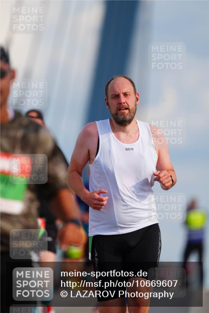 03.10.2026 - Köhlbrandbrückenlauf LAZAROV Photography http://msf.ph/oto/10669607 03.10.2026 15:23:07 Position 1  meine-sportfotos.de