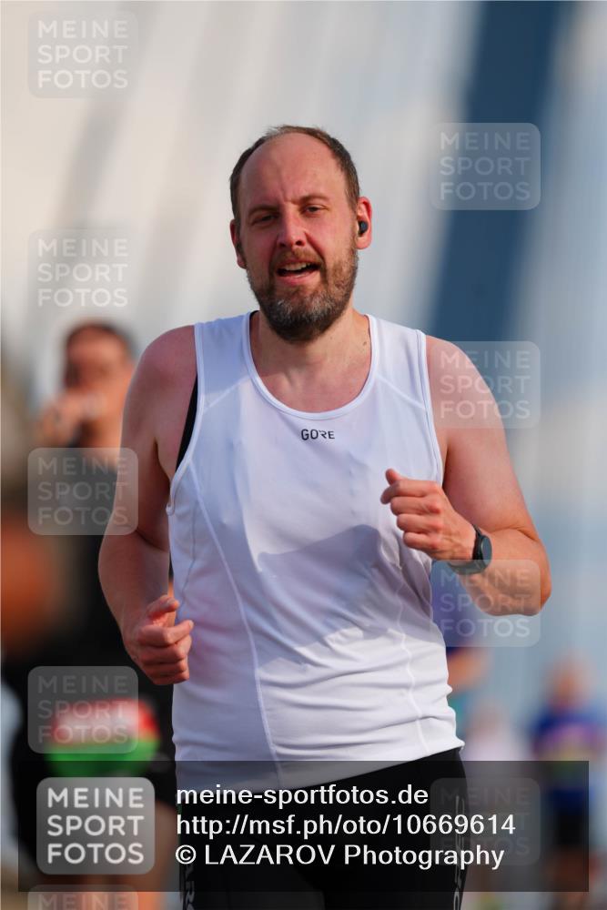 03.10.2026 - Köhlbrandbrückenlauf LAZAROV Photography http://msf.ph/oto/10669614 03.10.2026 15:23:09 Position 1  meine-sportfotos.de