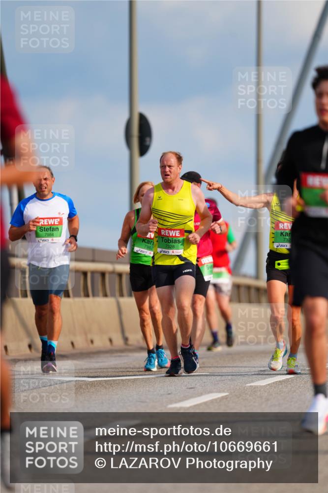 03.10.2026 - Köhlbrandbrückenlauf LAZAROV Photography http://msf.ph/oto/10669661 03.10.2026 15:23:18 Position 1 7984, 7982, 7328, 732 meine-sportfotos.de