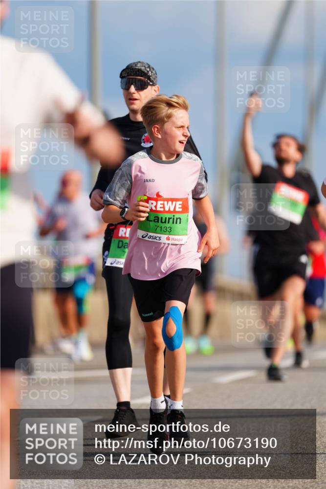 03.10.2026 - Köhlbrandbrückenlauf LAZAROV Photography http://msf.ph/oto/10673190 03.10.2026 15:23:39 Position 1 7133 meine-sportfotos.de