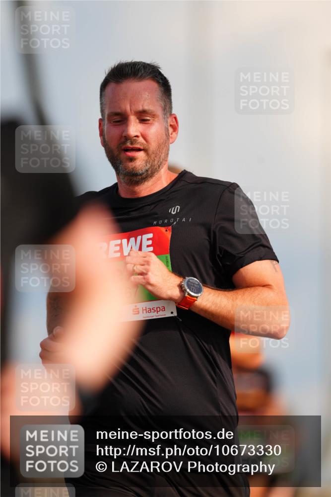 03.10.2026 - Köhlbrandbrückenlauf LAZAROV Photography http://msf.ph/oto/10673330 03.10.2026 15:24:05 Position 1 67 meine-sportfotos.de