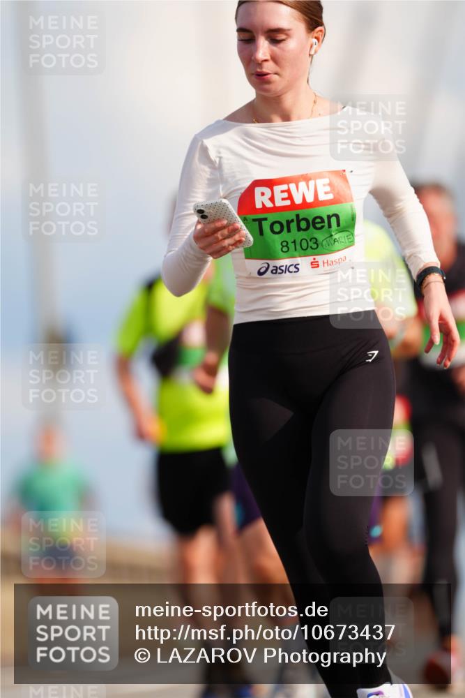 03.10.2026 - Köhlbrandbrückenlauf LAZAROV Photography http://msf.ph/oto/10673437 03.10.2026 15:24:28 Position 1 8103, 7 meine-sportfotos.de