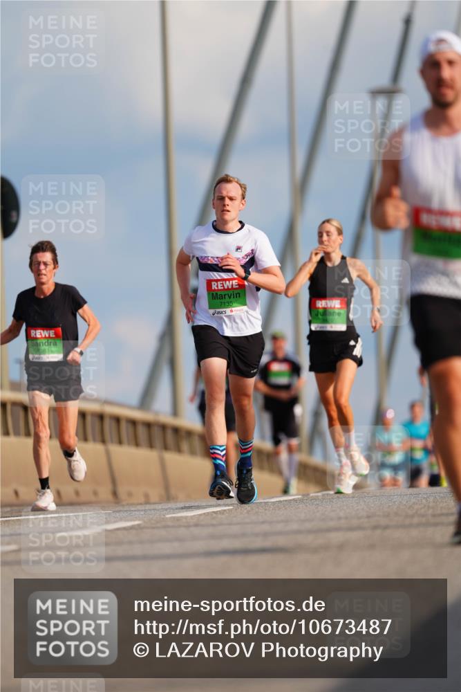 03.10.2026 - Köhlbrandbrückenlauf LAZAROV Photography http://msf.ph/oto/10673487 03.10.2026 15:24:36 Position 1 7135 meine-sportfotos.de