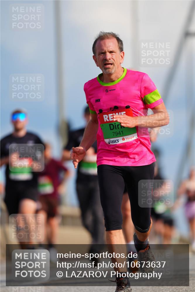 03.10.2026 - Köhlbrandbrückenlauf LAZAROV Photography http://msf.ph/oto/10673637 03.10.2026 15:24:58 Position 1 7941 meine-sportfotos.de