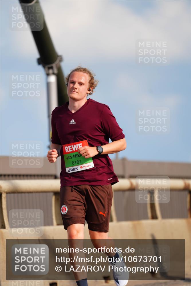 03.10.2026 - Köhlbrandbrückenlauf LAZAROV Photography http://msf.ph/oto/10673701 03.10.2026 15:25:07 Position 1 8187 meine-sportfotos.de