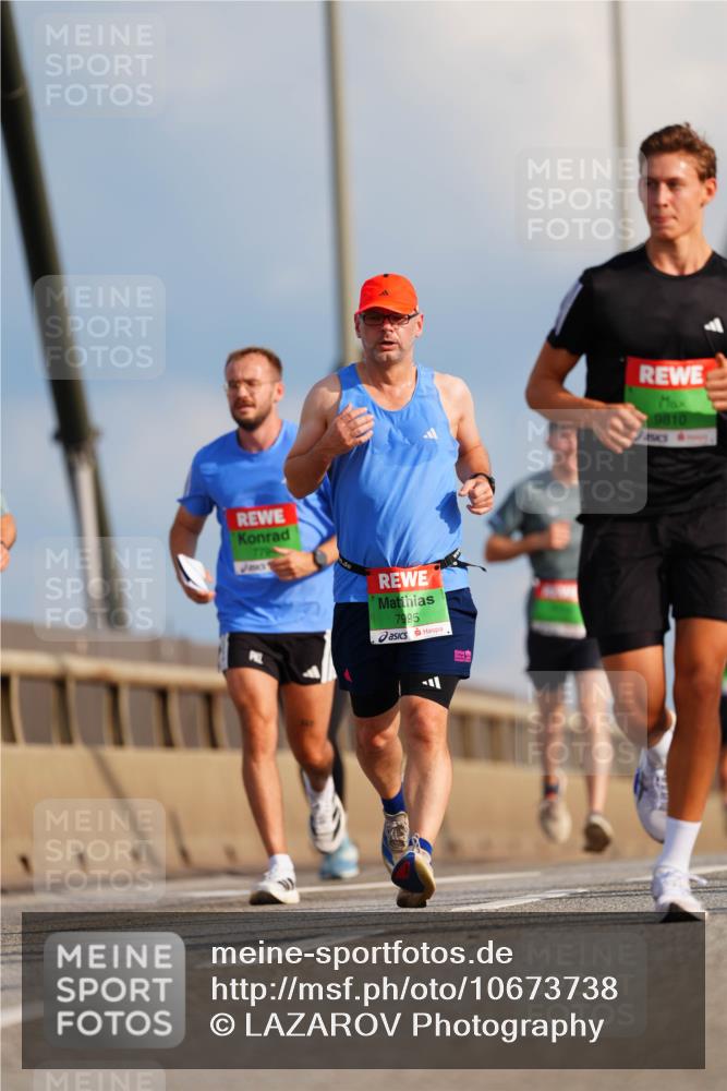 03.10.2026 - Köhlbrandbrückenlauf LAZAROV Photography http://msf.ph/oto/10673738 03.10.2026 15:25:11 Position 1 779, 7995, 9810 meine-sportfotos.de