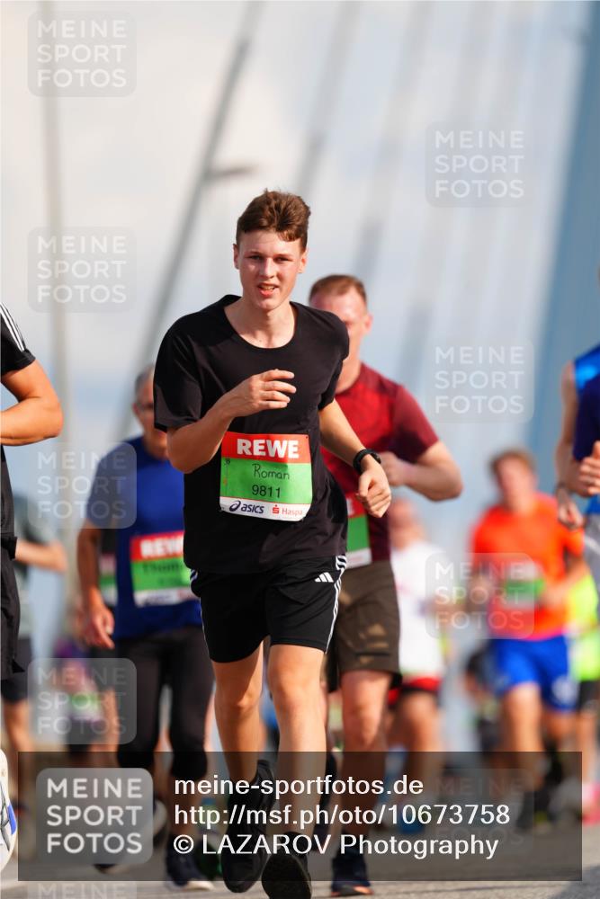 03.10.2026 - Köhlbrandbrückenlauf LAZAROV Photography http://msf.ph/oto/10673758 03.10.2026 15:25:13 Position 1 9811 meine-sportfotos.de
