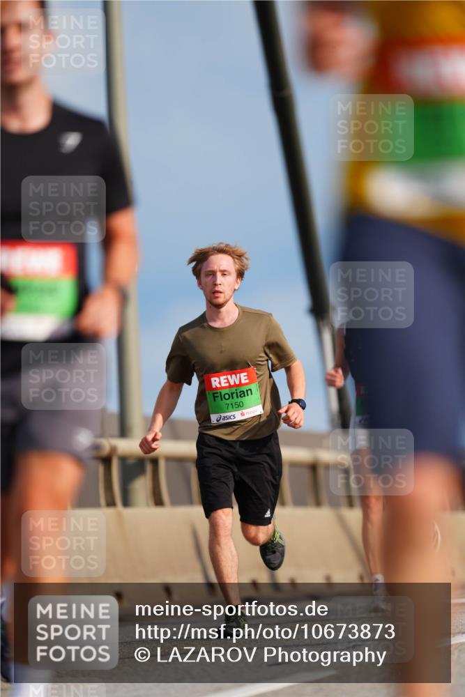 03.10.2026 - Köhlbrandbrückenlauf LAZAROV Photography http://msf.ph/oto/10673873 03.10.2026 15:25:30 Position 1 7150 meine-sportfotos.de