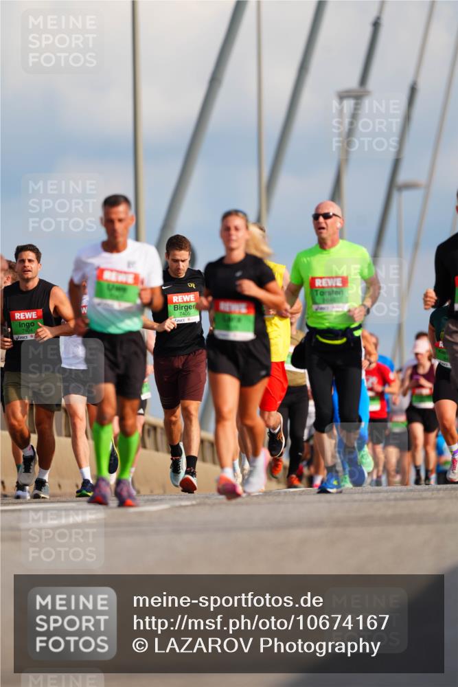 03.10.2026 - Köhlbrandbrückenlauf LAZAROV Photography http://msf.ph/oto/10674167 03.10.2026 15:26:13 Position 1 7404, 52, 7405 meine-sportfotos.de