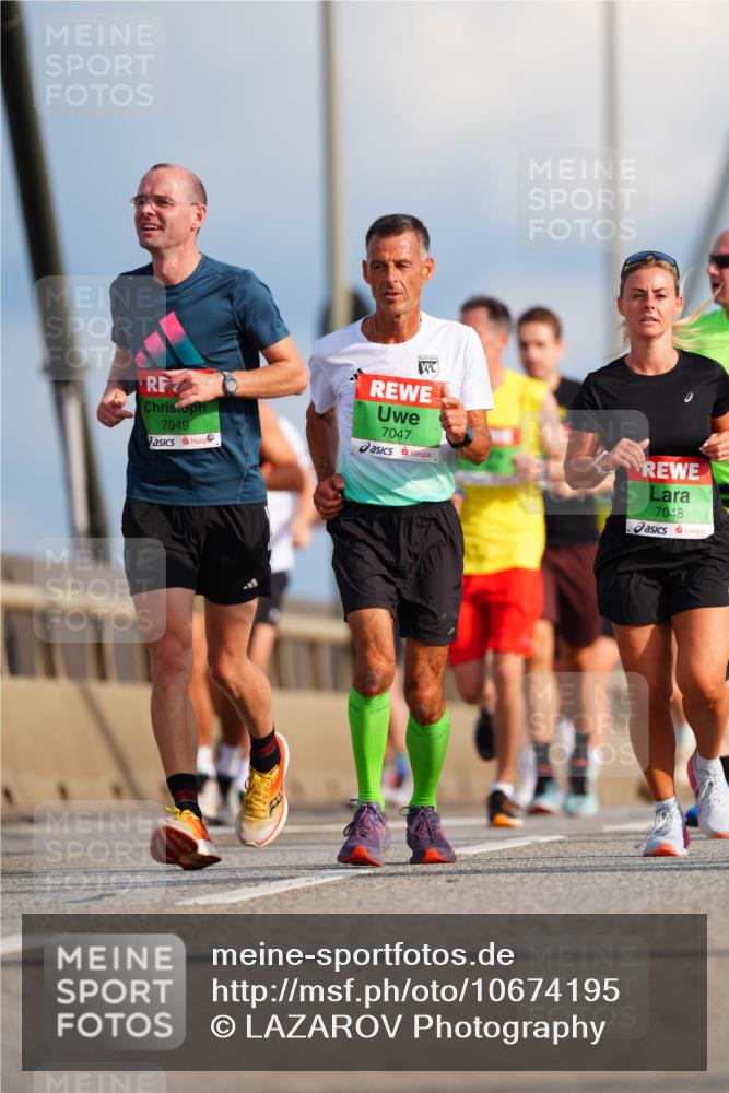 03.10.2026 - Köhlbrandbrückenlauf LAZAROV Photography http://msf.ph/oto/10674195 03.10.2026 15:26:16 Position 1 7049, 7047, 7048 meine-sportfotos.de