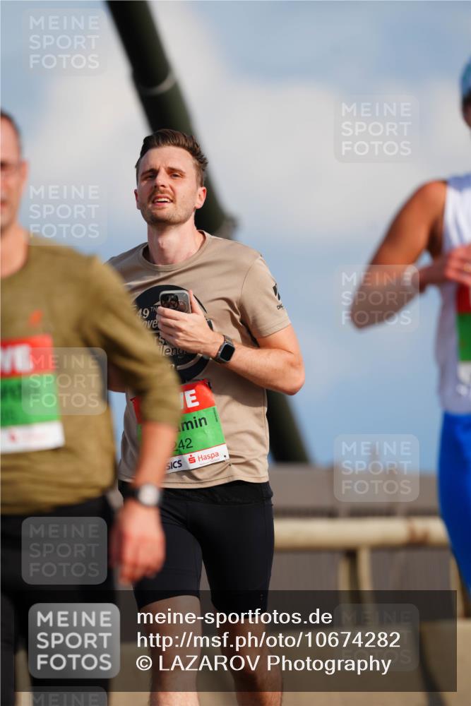 03.10.2026 - Köhlbrandbrückenlauf LAZAROV Photography http://msf.ph/oto/10674282 03.10.2026 15:26:30 Position 1 49, 242 meine-sportfotos.de