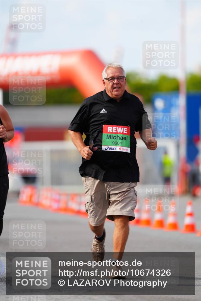 03.10.2026 - Köhlbrandbrückenlauf LAZAROV Photography http://msf.ph/oto/10674326 03.10.2026 13:53:44 Ziel 9604, 4854, 4926 meine-sportfotos.de