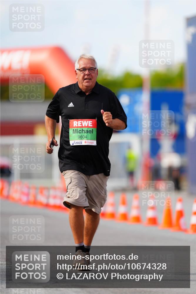 03.10.2026 - Köhlbrandbrückenlauf LAZAROV Photography http://msf.ph/oto/10674328 03.10.2026 13:53:45 Ziel 9604, 4854, 4926 meine-sportfotos.de