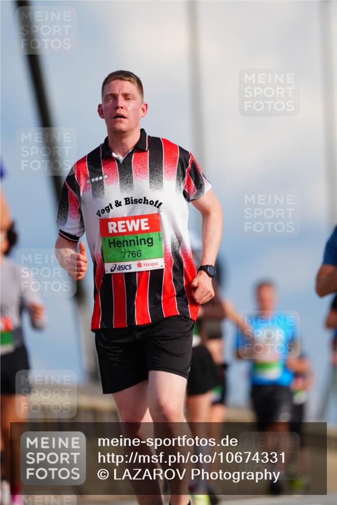 03.10.2026 - Köhlbrandbrückenlauf LAZAROV Photography http://msf.ph/oto/10674331 03.10.2026 15:26:37 Position 1 7766 meine-sportfotos.de